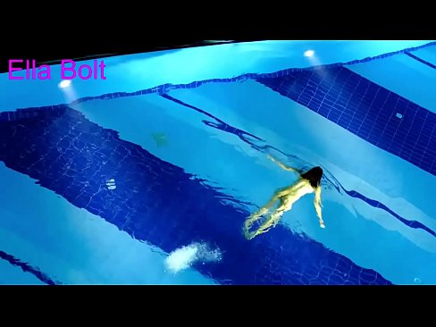 ❤️ No puc parar de mirar-la, jove rossa presa nedant nua a la piscina del complex ELLA BOLT ️ Porno a nosaltres ca.hellporno-com.ru ️❤